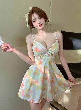 夏季新款深低胸法式甜美碎花吊带大摆连衣裙女收腰显瘦字短裙