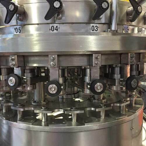 小型易拉罐碳酸饮料灌装机 啤酒灌装设备 两片罐灌装机