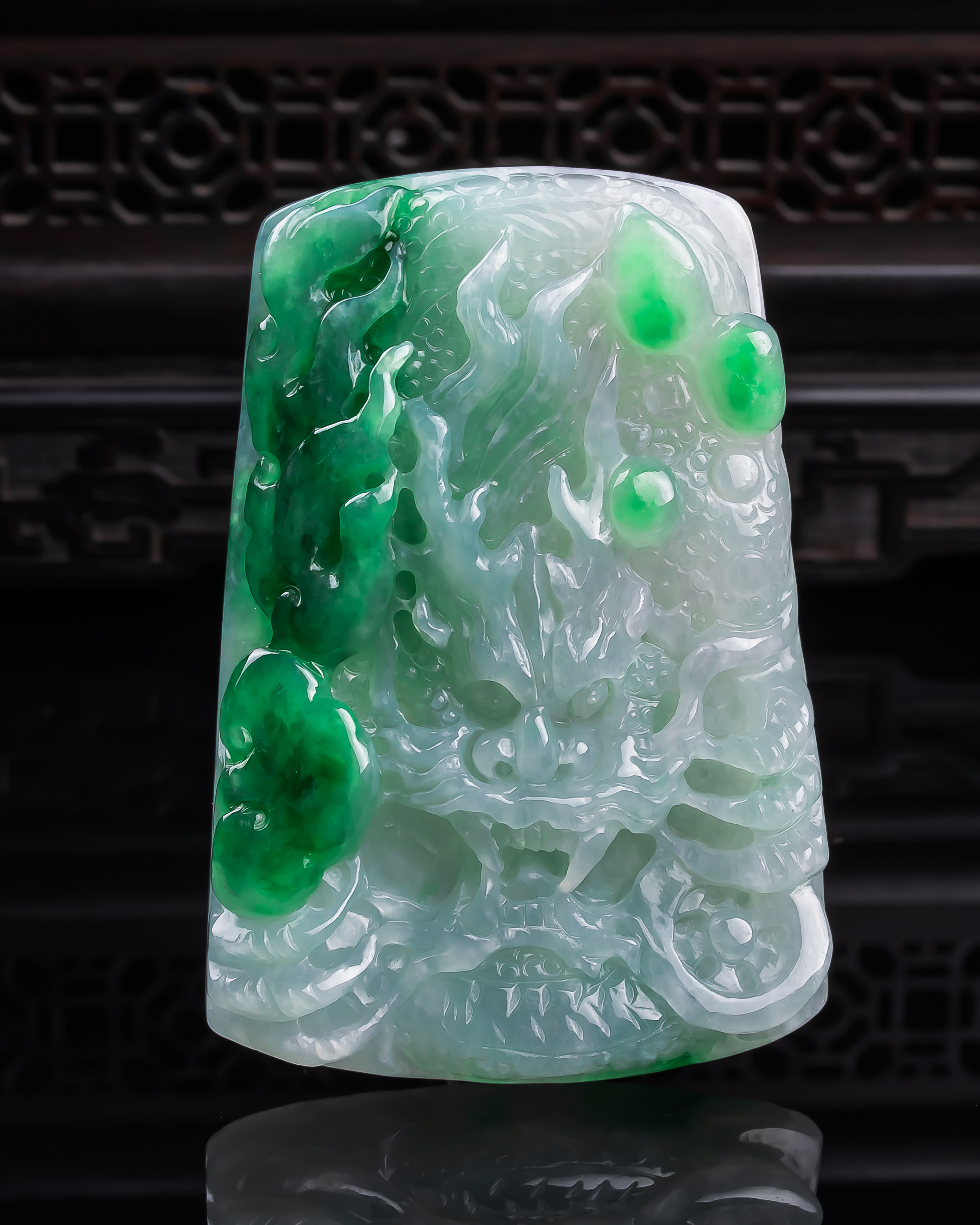 天然真品翡翠正品 冰细腻精细冰飘阳绿飘阳色精雕龙牌吊坠62.47g