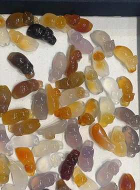 天然一口糖俏色玛瑙趴趴猫吊坠中式玉髓时尚如意情侣男女锁骨玉石