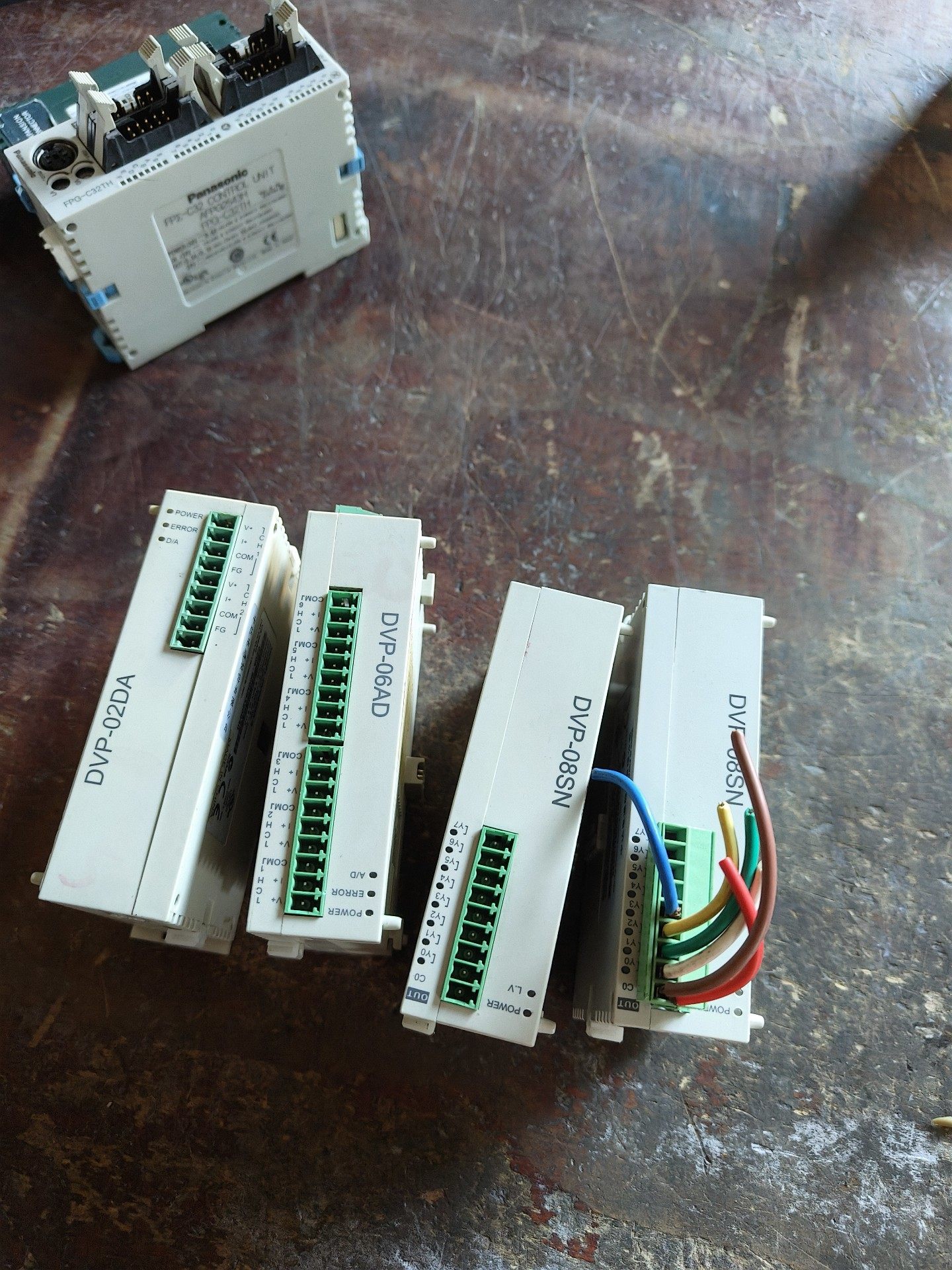 台达DVP06AD-S模拟量输入模块，实物图包功能正常无破损