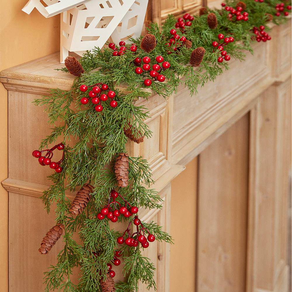 Christmas Pine Vine Garland with Red Berries Rattan Home - 实物图