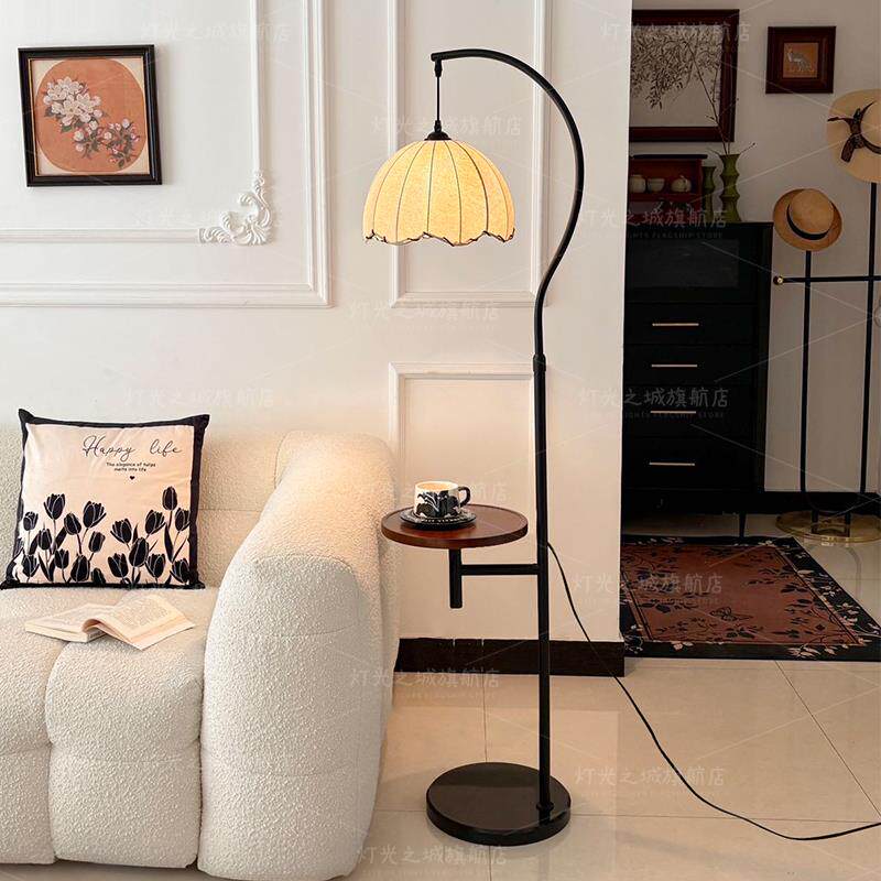 中古风落地灯氛围置物架一体2026新款客厅沙发旁卧室床头立式台灯
