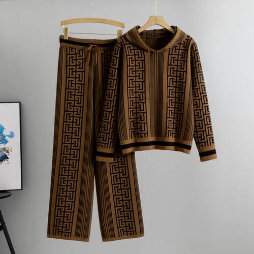 Knitted suit, women's hooded sweater, slimming effect,