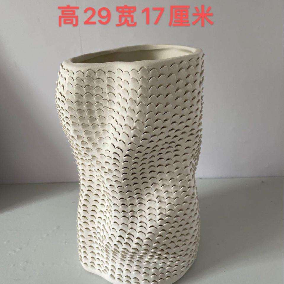 现代简约白色陶瓷鳞片花器客厅餐厅桌面花插样板间饰品摆件花花瓶