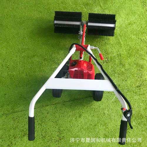 手推式小型汽油刷草机 人造草坪梳草机 二冲程草坪梳理机