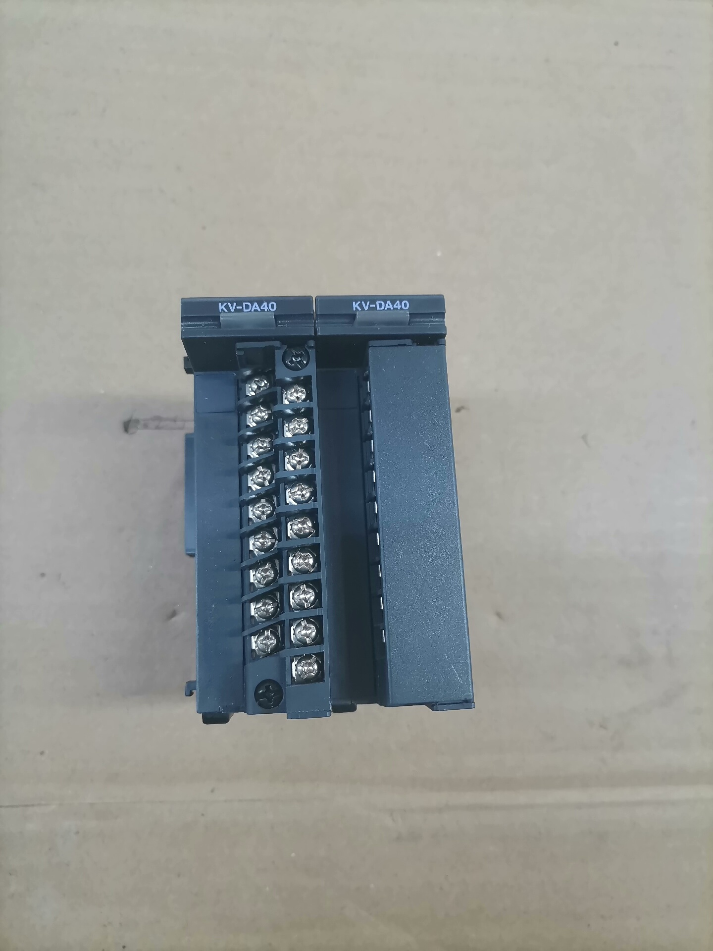 基恩士KV-DA40模块，原装正品，功能包好，实物图