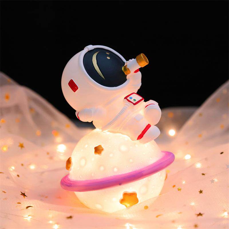 新款宇航员摆件星星灯创意太空人星球小夜灯男生桌面装饰礼品