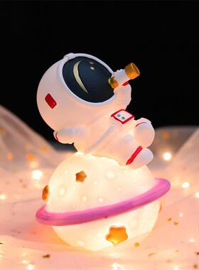 新款宇航员摆件星星灯创意太空人星球小夜灯男生桌面装饰礼品