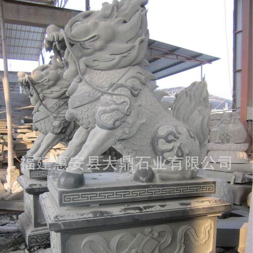 石雕麒麟厂家定制动物雕刻公司别墅酒店门口装饰摆件坐麒麟石雕