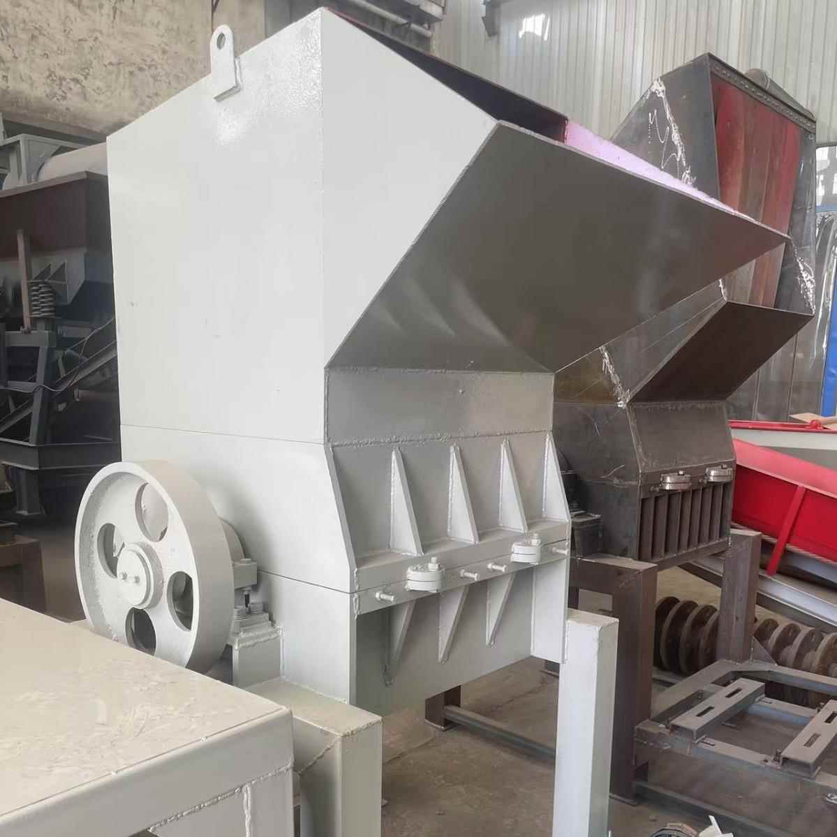 饮料瓶易拉罐粉碎机直供立式切刀破碎塑料瓶制粒切片设备