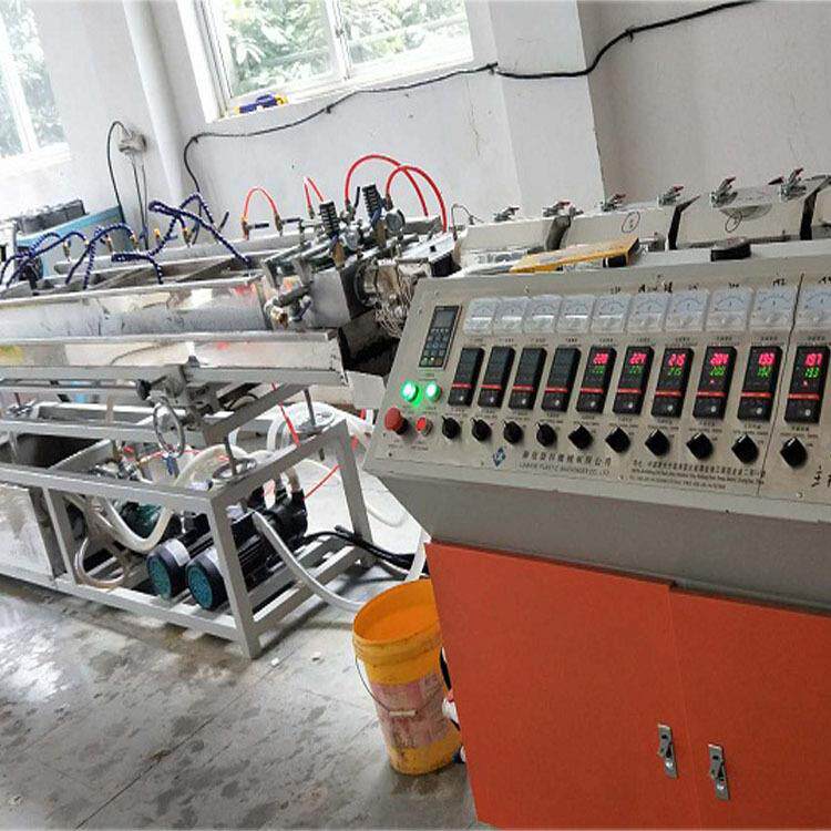 PVC异型材生线PVC门窗密封条YX-55异型材机挤出产晖盈挤出成三型