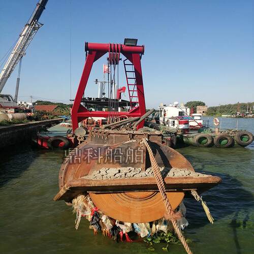 湖北船舶设备制造厂家 挖泥船抽沙抽泥船清淤船 源头厂家支持定制