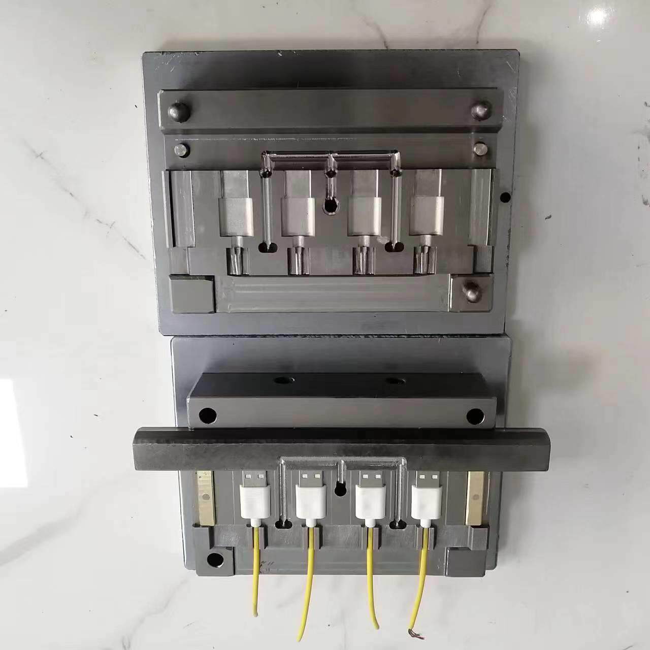 插头模具TYPE-C外模插头模具工厂加工制作尾卡模具ACUSB数据线
