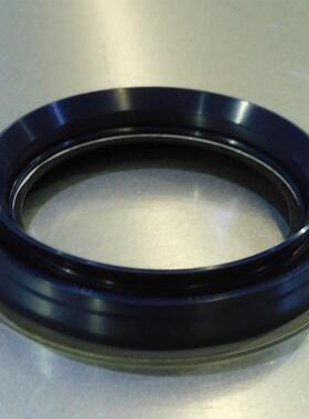 三一SY200C挖掘机曲轴油封60289155 ME221974 原厂4M50发动机配件