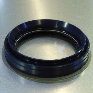 三一SY200C挖掘机曲轴油封60289155 原厂4M50发动机配件 ME221974