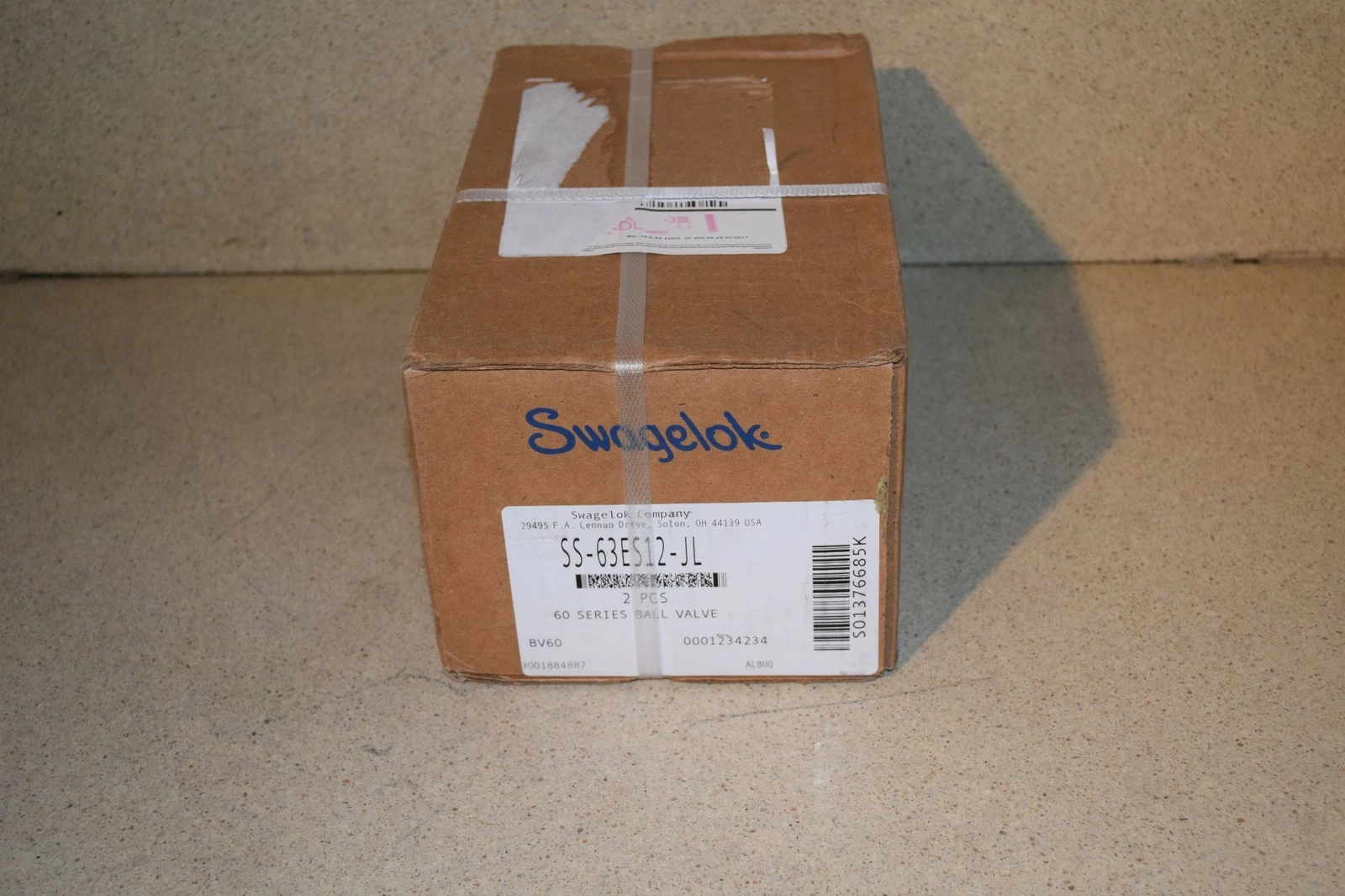 ^^ SWAGELOK SS-63ES12-JL 球阀两个端