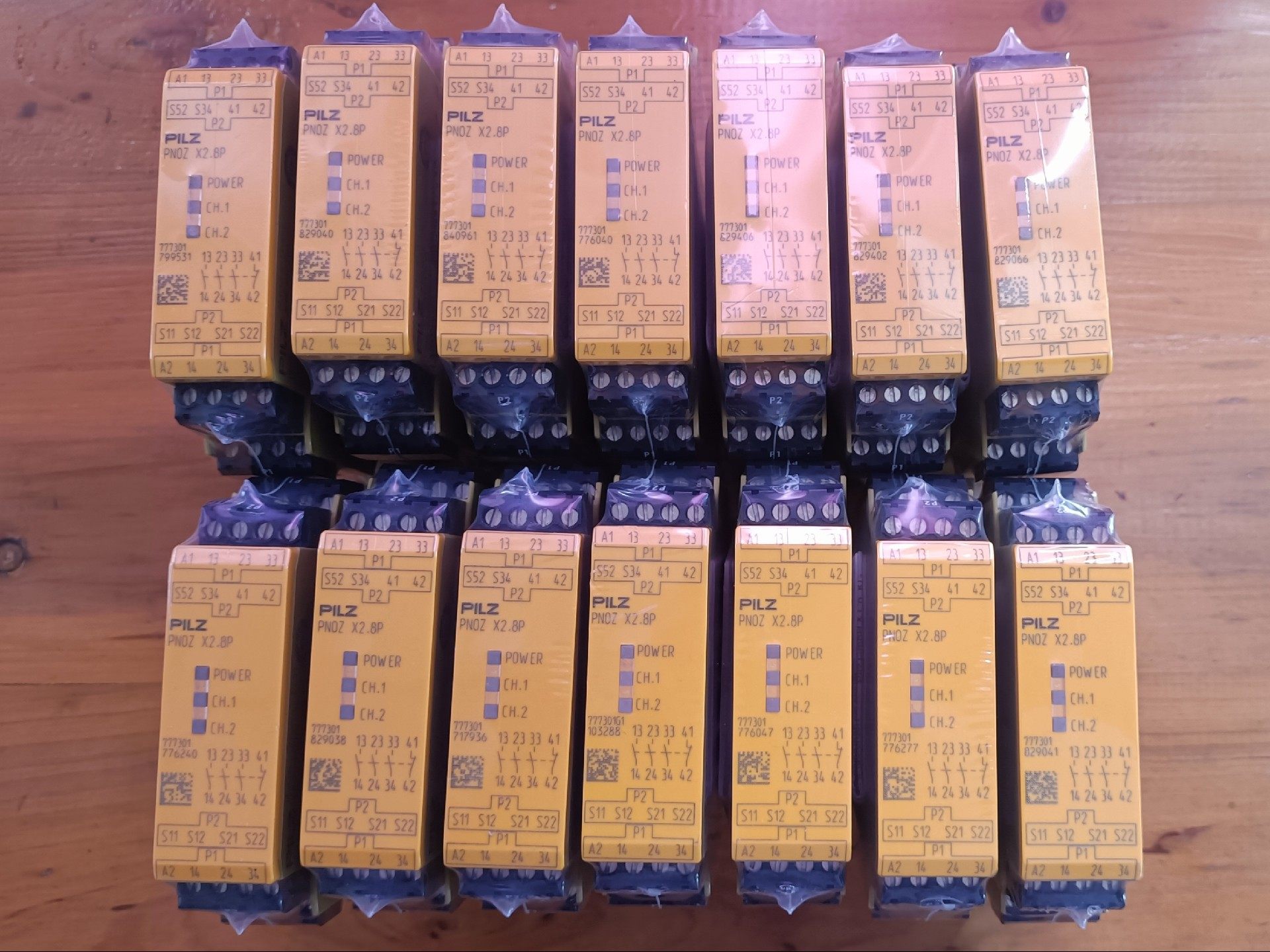 PILZ（皮尔兹）  PNOZ  X2.8P  777301