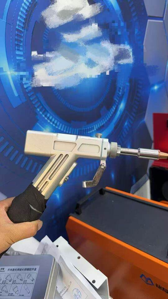 3月11日洛阳全新1500瓦四合一手持激光焊机整机质保一年激光器质保2年（焊接切割除锈清洗四合一）网络拍卖公告