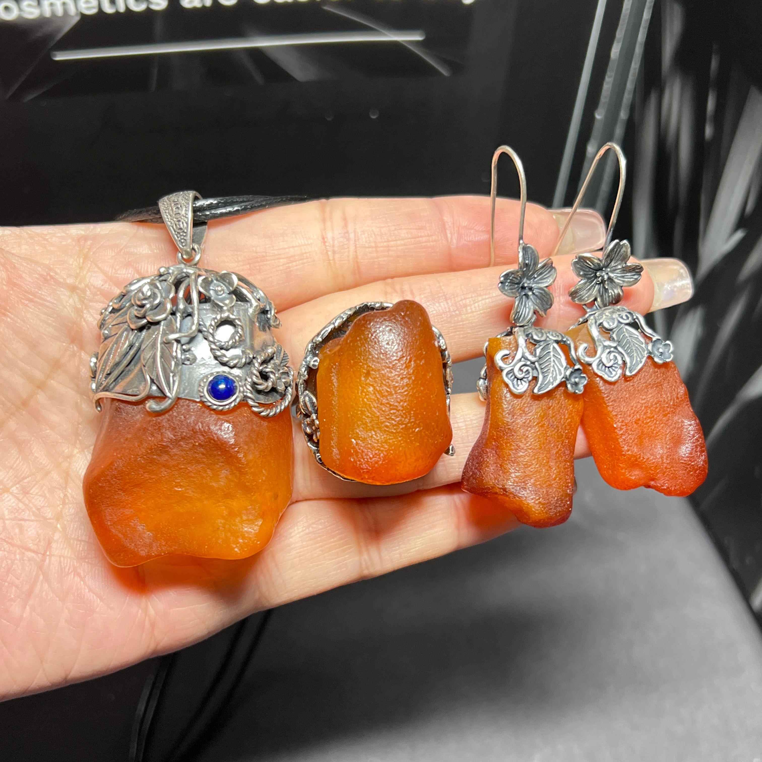 天然老蜜蜡全红皮原矿石戒指 吊坠耳坠环套装 欧洲进口简约女款绳