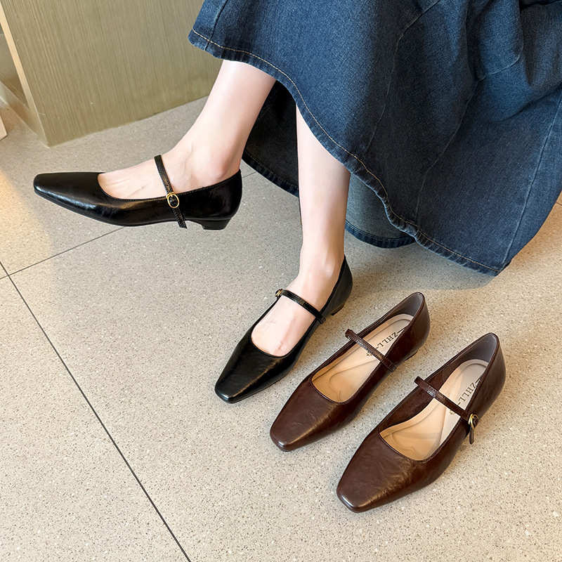 520-1方头春季玛丽珍女鞋通勤粗跟单鞋宽胖脚低跟大码女鞋41-43