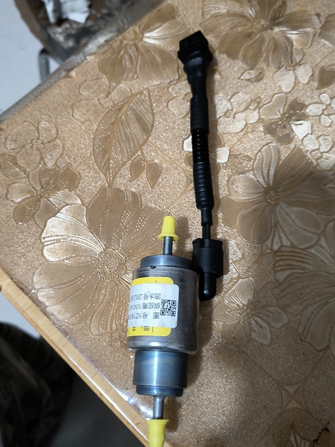 韦伯斯通全新原厂进口油泵230一只。排气管35一只。