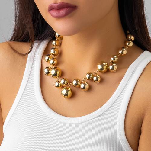 Exaggerated large bead short neckband women