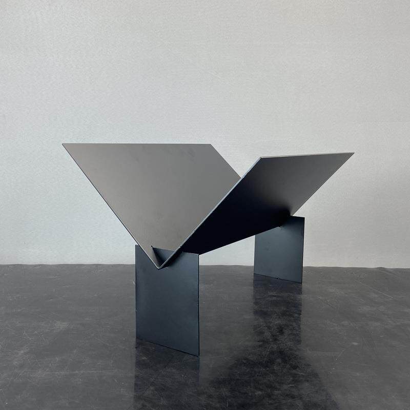 现代简约黑色金属V形铁艺杂志架摆件客厅书房样板间桌面软装饰品