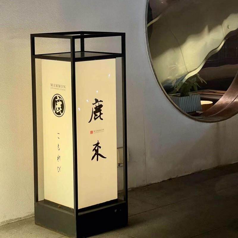 太阳能电池充电户外四面发光灯箱广告招牌门口可移动落地立式门牌