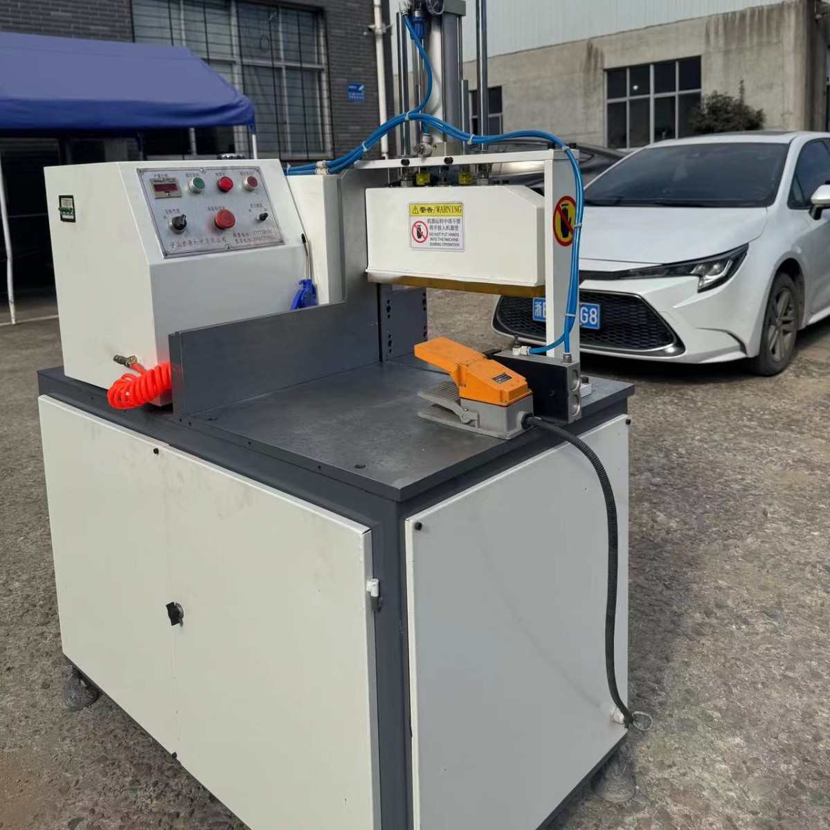 厂家供应405数控切铝机表面光滑无毛刺高精度铝材切割机自动锯床