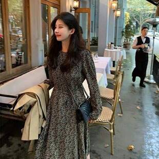 法式复古黑色碎花连衣裙女秋冬收腰显瘦长袖打底气质雪纺长裙子