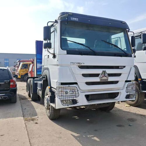 出品出口非洲原装371马力豪沃牵引车原厂车
