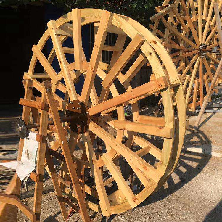 源头工厂制作大型户外网红景观棕色水车可转动防腐木龙骨水车摆件