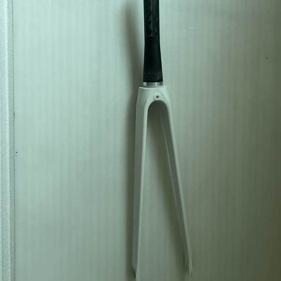 公路车碳纤维前叉700C直管椎管碳前叉首径39.8mm，白色底漆