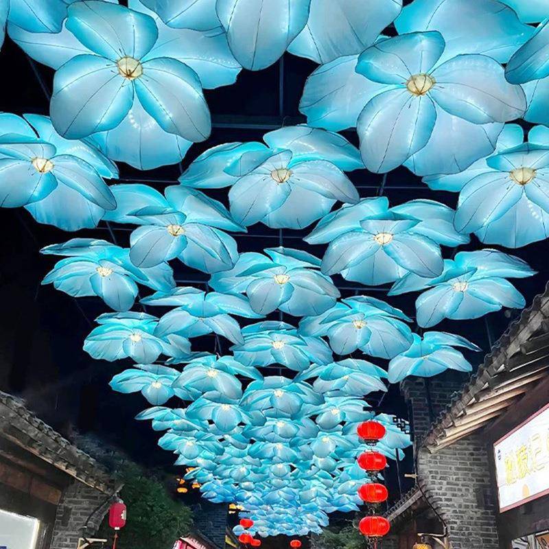 大型春节天幕牡丹造型花灯悬挂蓝色花吊灯通道步行街荷花亮化装饰