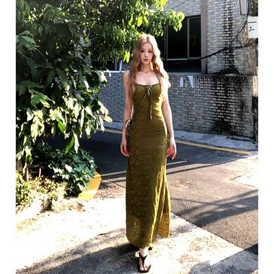 纯欲修身绑带绿色吊带洋装女夏日绝美漂亮气质收腰显瘦包臀长裙