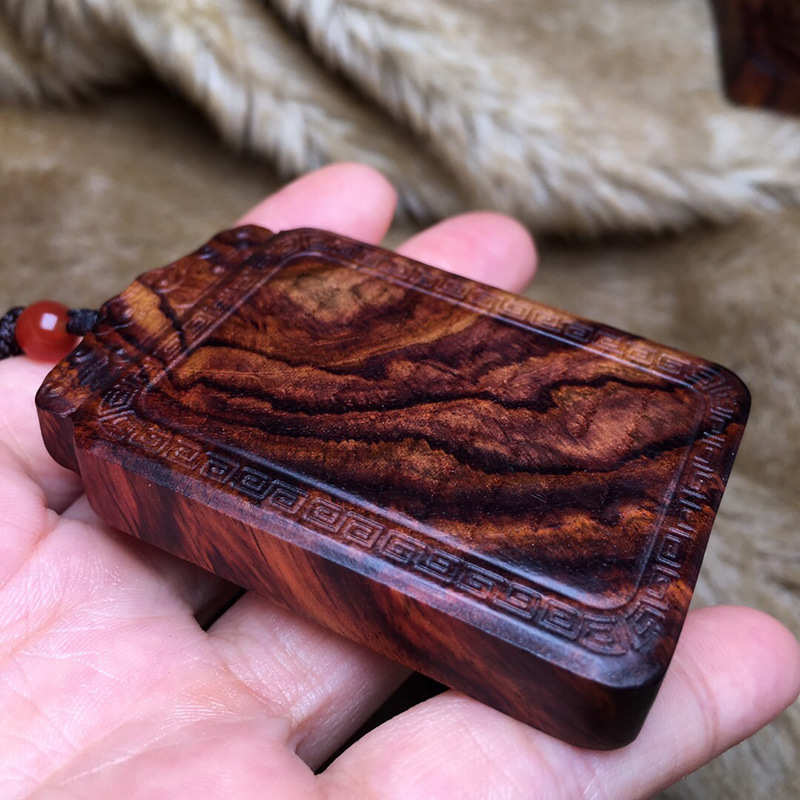 海南黄花梨木雕平安无事牌海黄老料油梨山水纹吊坠车挂红木项坠