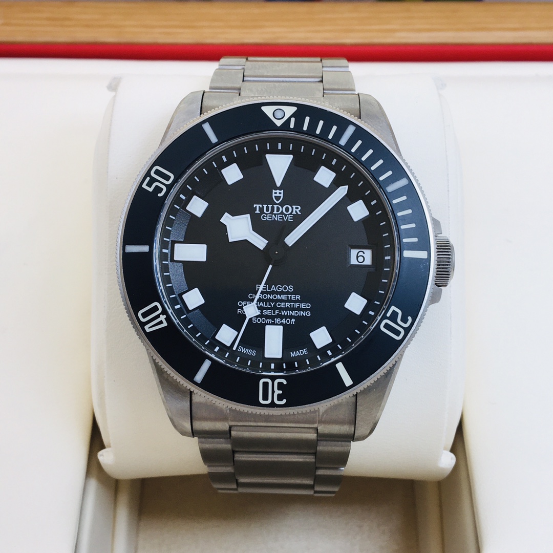 表径42mm[9.8新]帝舵领潜型系列钛金属自动机械男士手表M25600TN