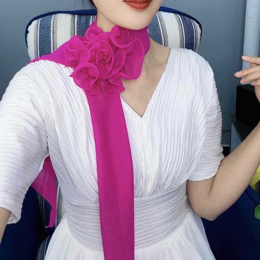 春夏季新款花朵纯色丝巾玫瑰领花雪纺舒适多功能护颈优雅长条领巾