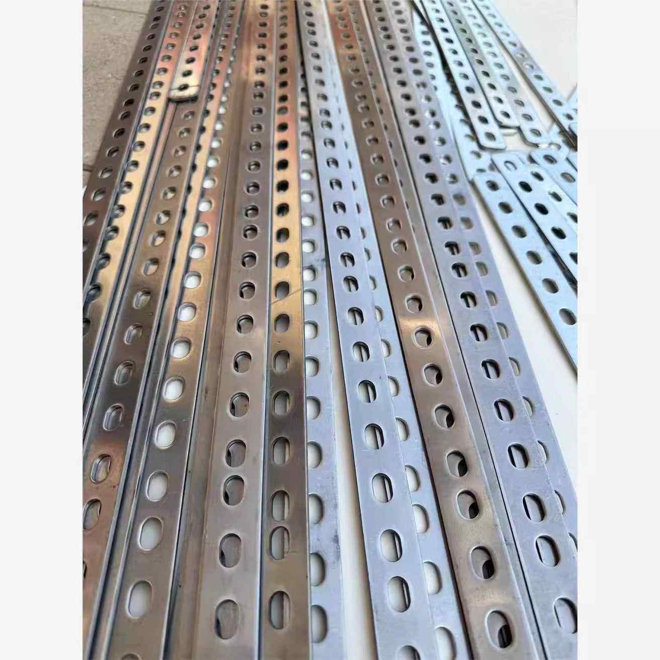 不锈钢板带孔铁条直条扁条加厚神器强力带孔扁条铁片改装角片