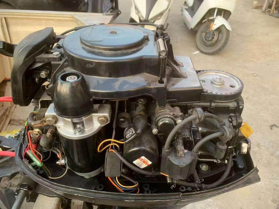 12月29日江门百胜4.2米铝合金艇，配国产雅马哈四冲15匹，电启动前操，自动排水泵网络拍卖公告