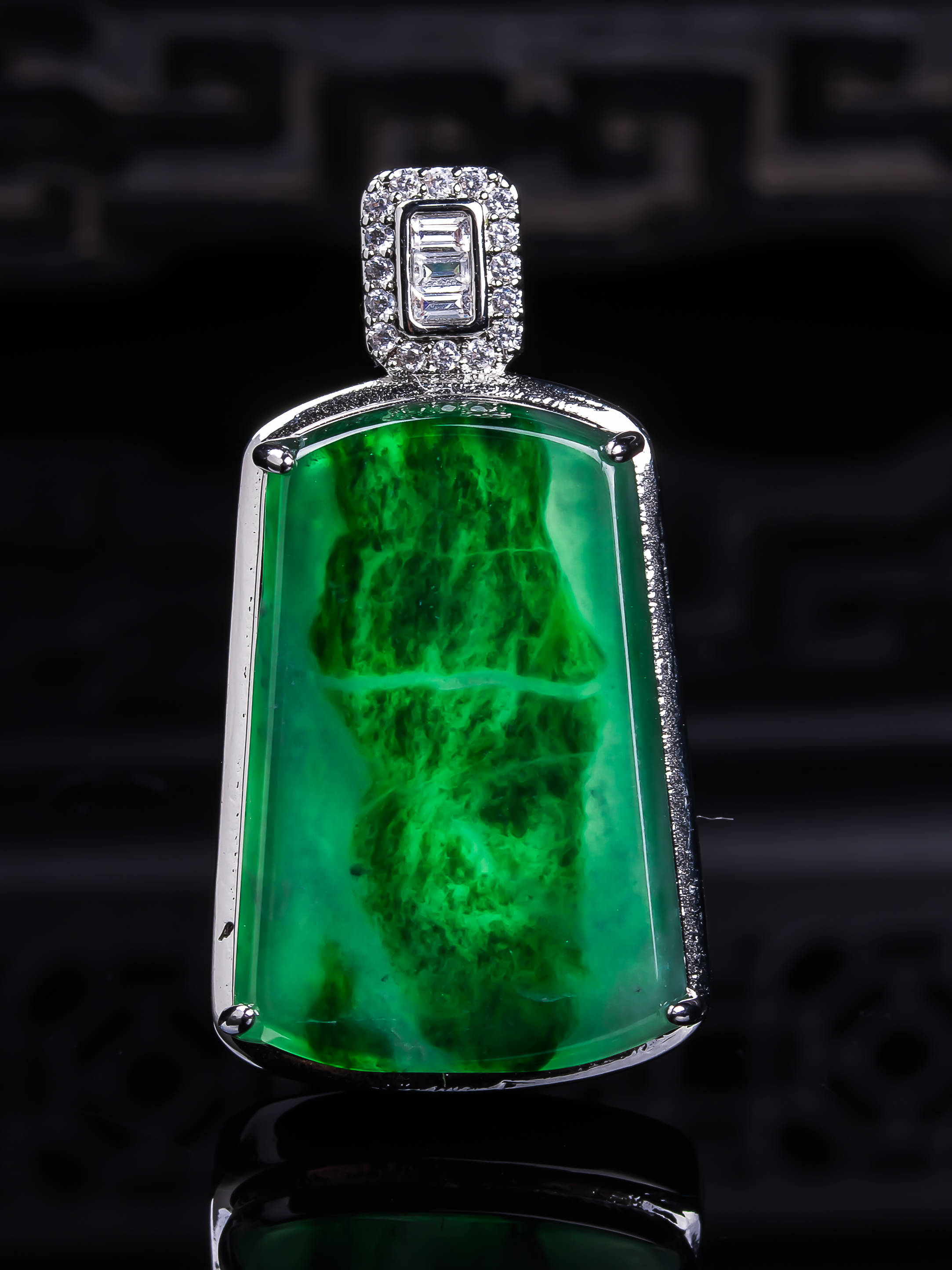 天然真品翡翠镶嵌冰飘阳绿满绿高端精品闪拍无事牌玉石吊坠8.21g