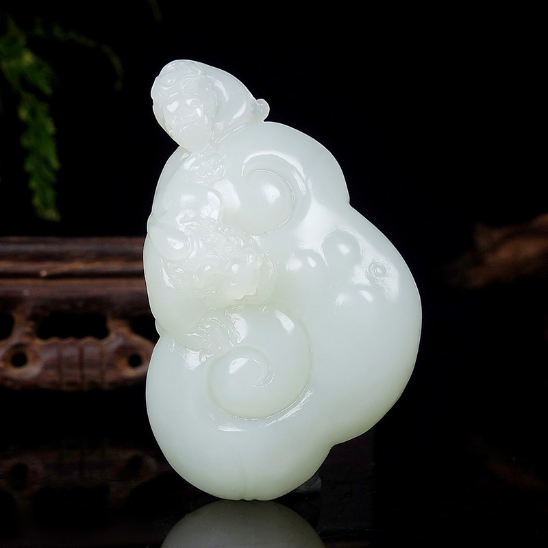 臻品推荐和田玉羊脂白玉苏工雕刻颈饰