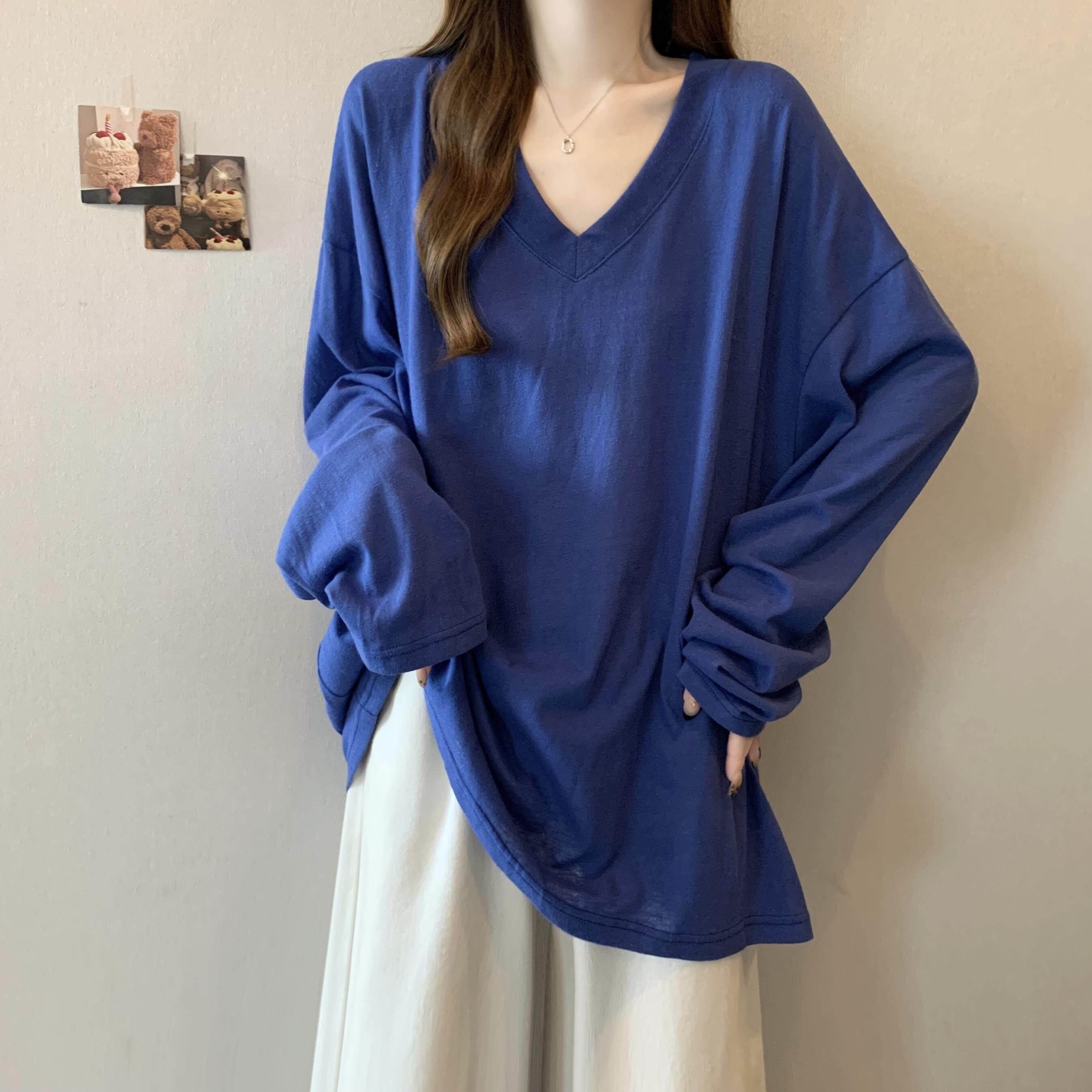克莱因蓝色V领长袖T恤打底衫女春秋季新款大码胖mm中长款内搭上衣