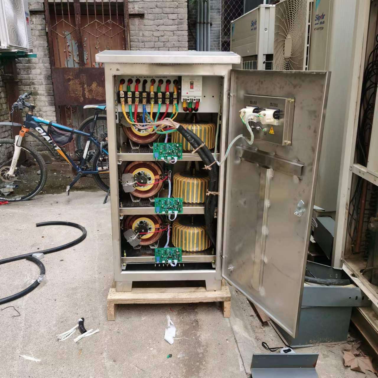 供应户外防雨三相电力稳压器 工地配电稳压设备 全自动稳压380V