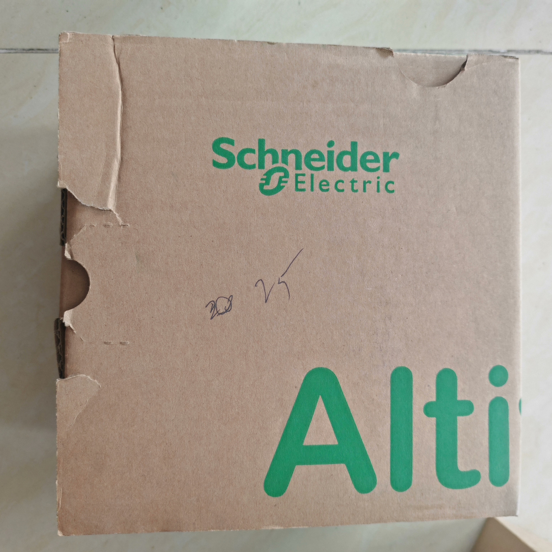 全新带包装施耐德变频器0.75KW