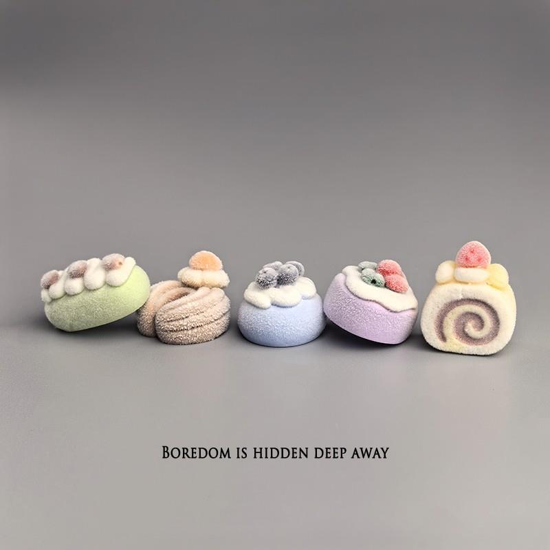 无聊瞭，摆几祇蛋糕治愈电脑桌面日式工位发疯稳定情绪小摆件装饰