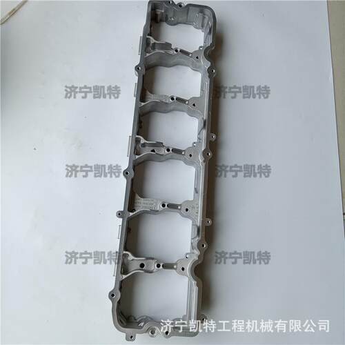 PC300/360-8M0挖掘机配件 6745-11-7112气门室壳体 发动机件