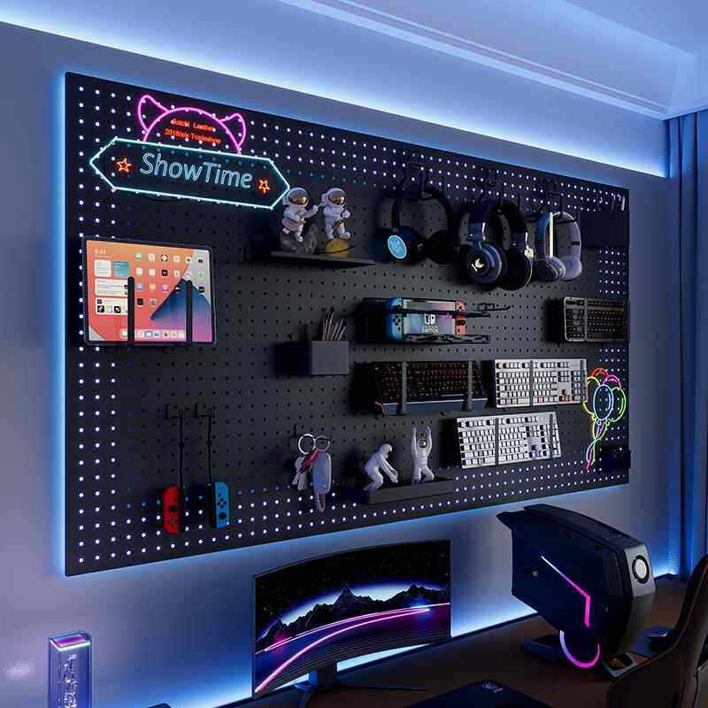 电竞房洞洞板置物架黑色墙上电脑桌墙面收纳气氛灯装饰耳机展示架