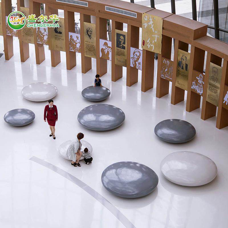 商场玻璃钢睡床石头造型雕塑棋子水滴石等候休息躺椅装饰美陈摆件
